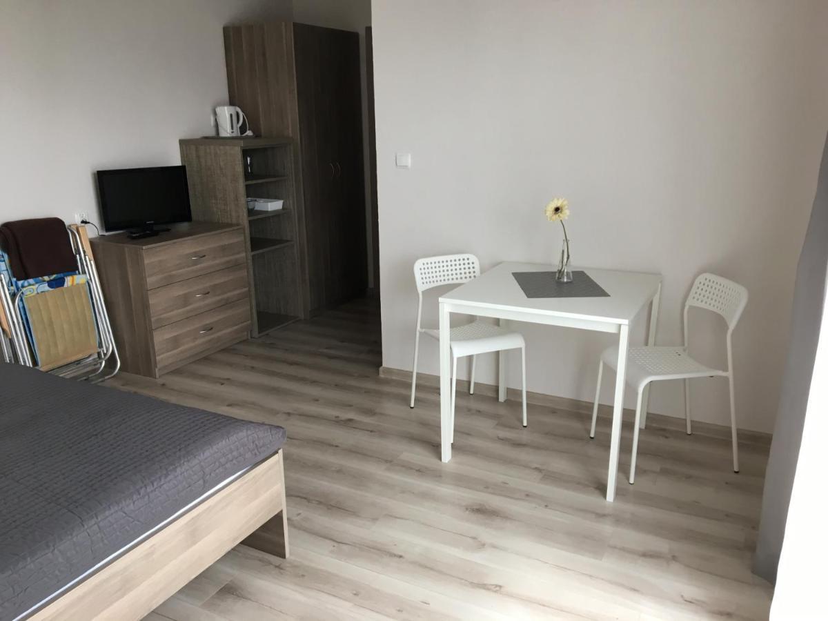 Emada- Pokoje Goscinne I Studia Ostrowo  Buitenkant foto